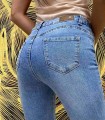 Spodnie Jeans Rurki  z dziurami i przetarciami PUSH UP
